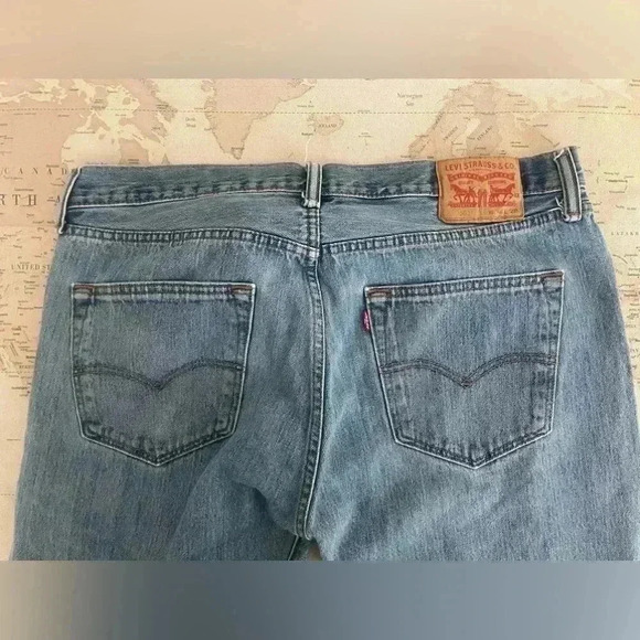 Levi’s Classic Buttonfly 501 Light Wash 36 X 28 Shipped USPS Y2K Dad Jeans - Picture 8 of 16